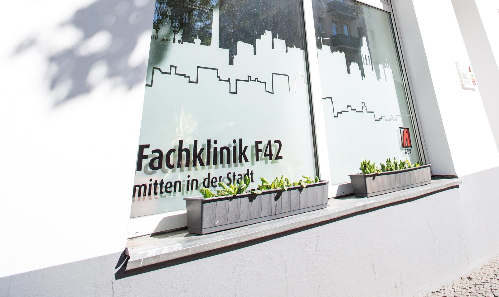 Außenansicht der Fachklinik F42 in Berlin