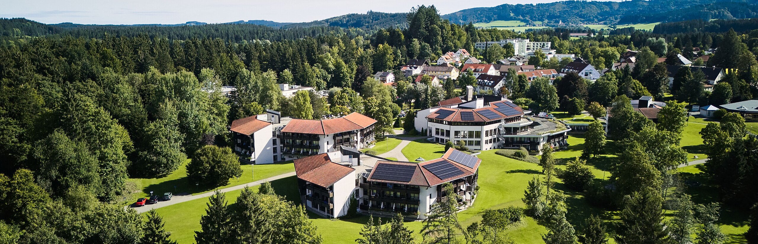 Außenansicht der Klinik Alpenblick in Isny im Allgäu