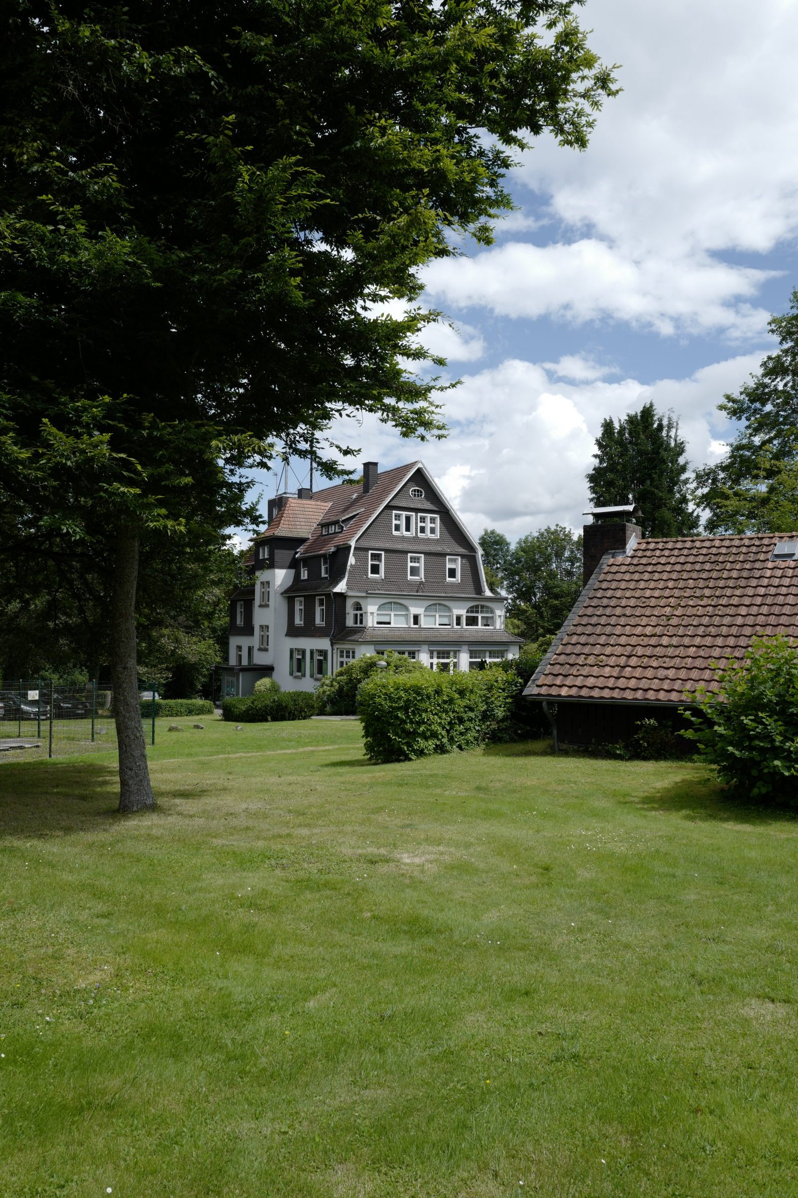 Außenansicht der Fachklinik Altenkirchen in Altenkirchen