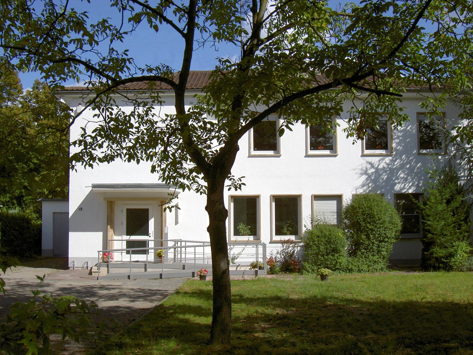 Außenansicht der Fachklinik Am Birkenweg in Darmstadt