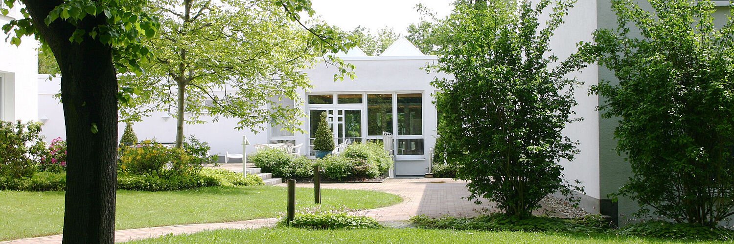 Außenansicht der emeis Klinik Carolabad (Celenus Klinik Carolabad) in Chemnitz