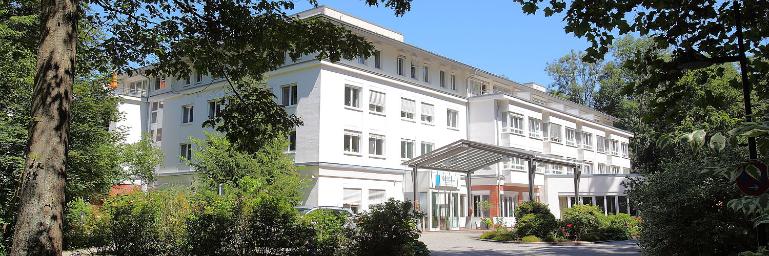 Außenansicht der emeis Fachklinik Freiburg (Celenus) in Freiburg im Breisgau