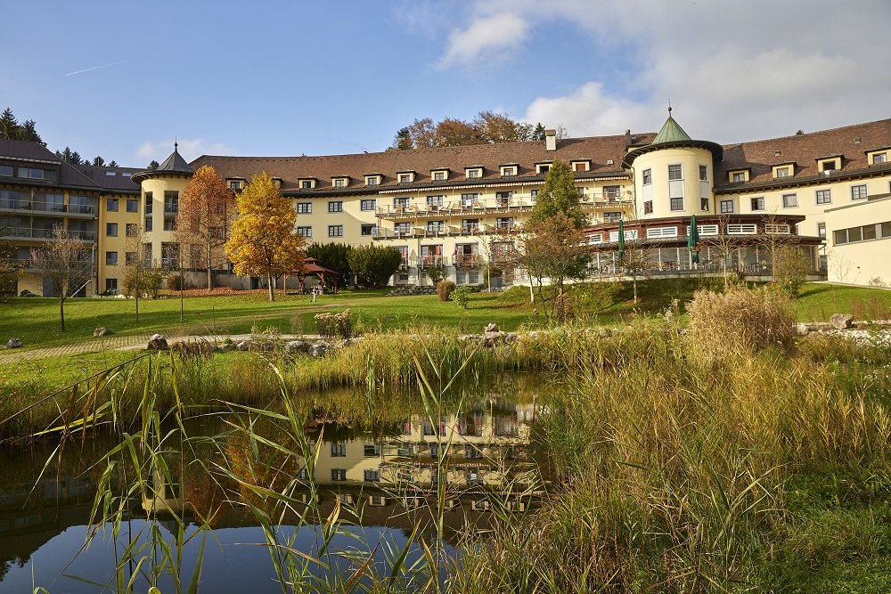Außenansicht der Chiemgau-Klinik Marquartstein in Marquartstein