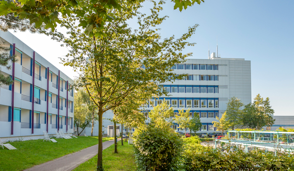 Außenansicht der Reha-Zentrum Bad Homburg – Klinik Wingertsberg in Bad Homburg v. d. Höhe