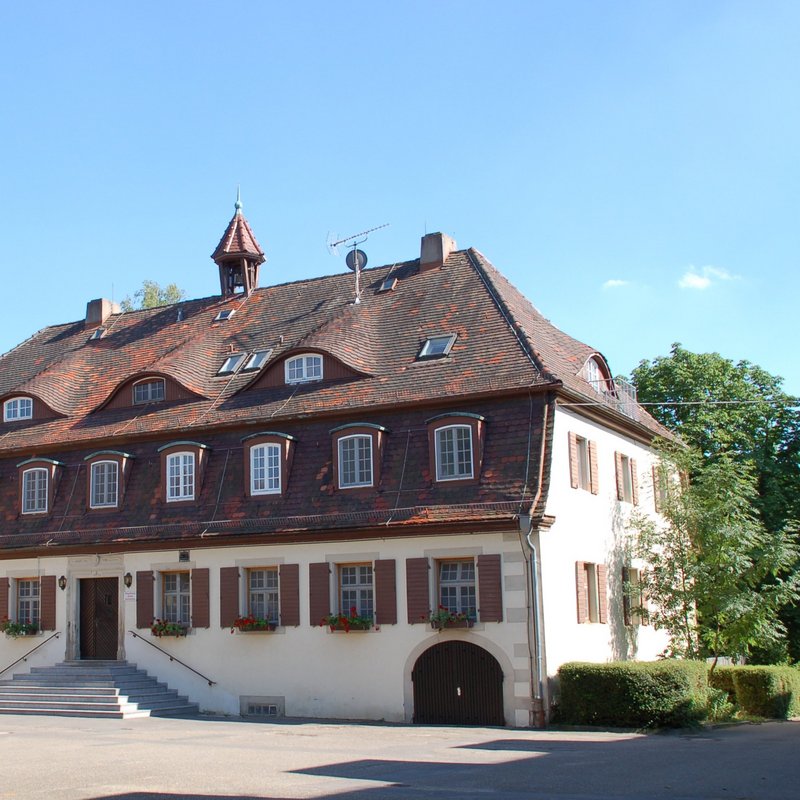 Außenansicht der Fachklinik Friedrichshof in Obersulm
