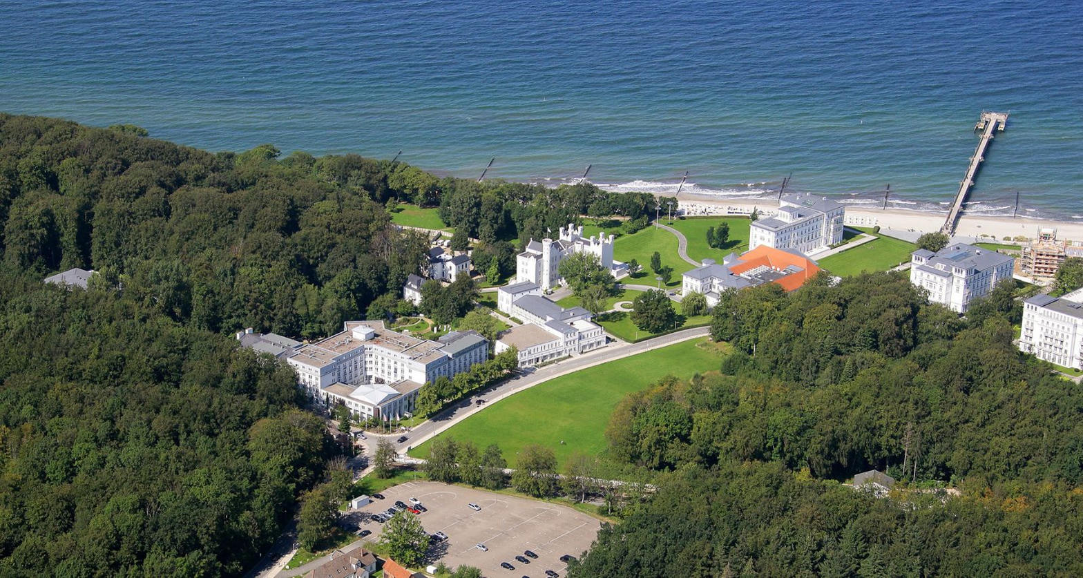 Außenansicht der MEDIAN Klinik Heiligendamm in Bad Doberan