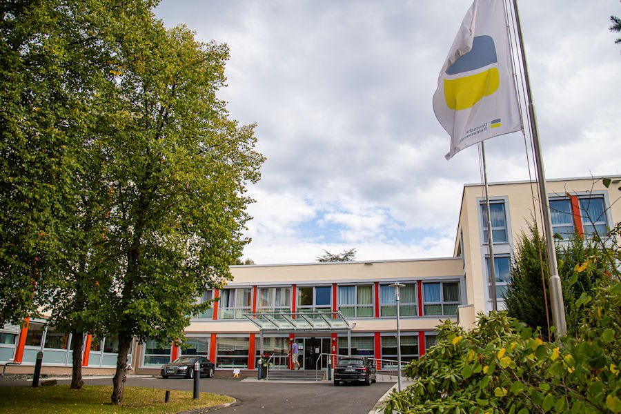 Außenansicht der Reha-Zentrum Bad Brückenau, Klinik Hartwald in Bad Brückenau