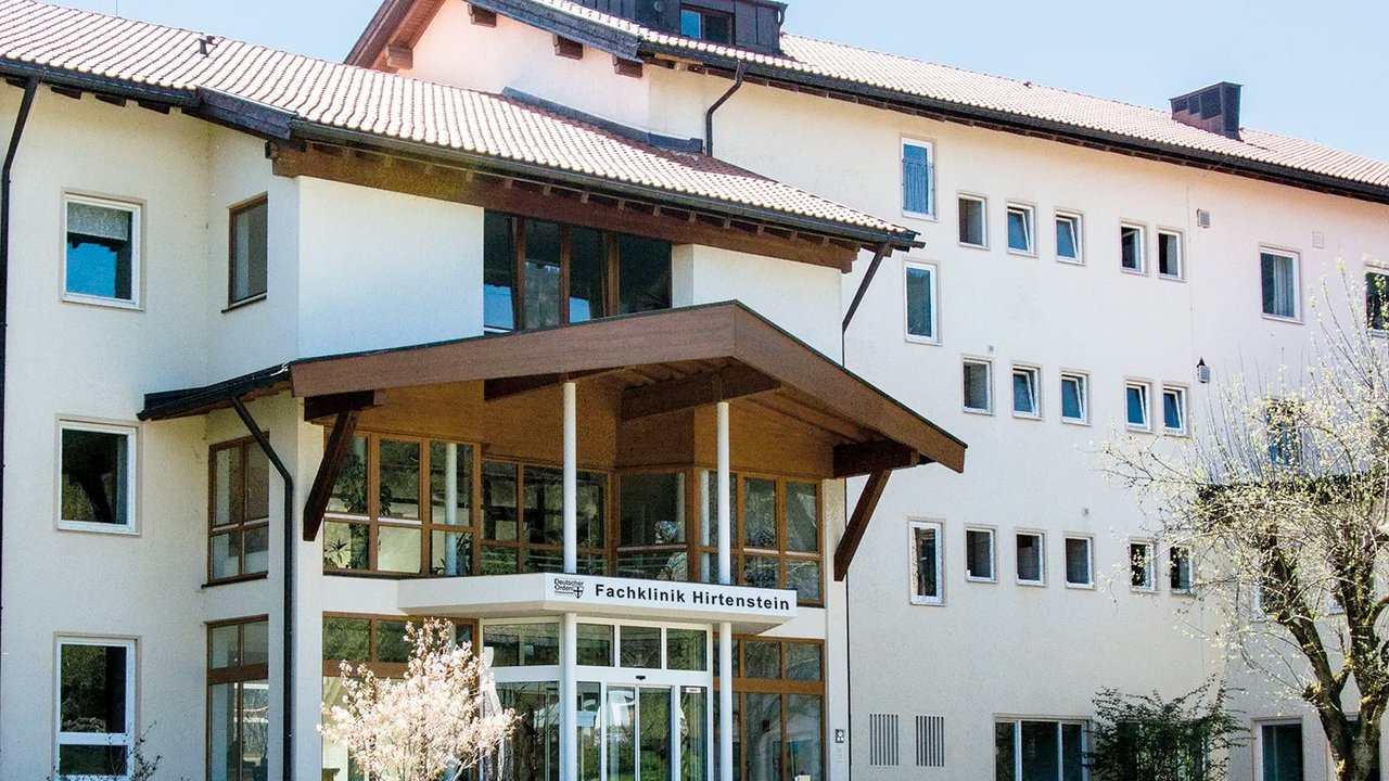 Außenansicht der Fachklinik Hirtenstein in Bolsterlang