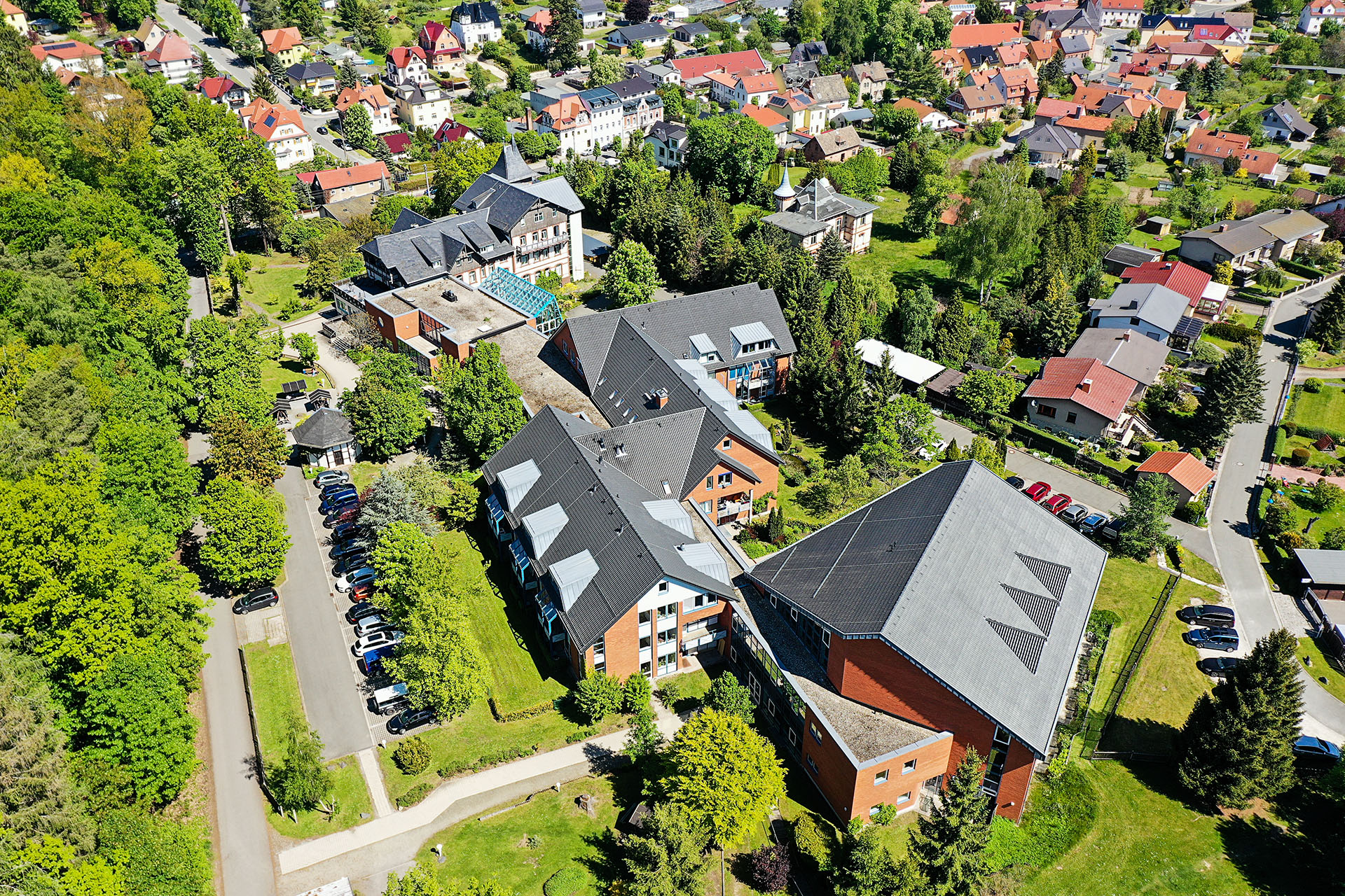 Außenansicht der Fachklinik Klosterwald in Bad Klosterlausnitz