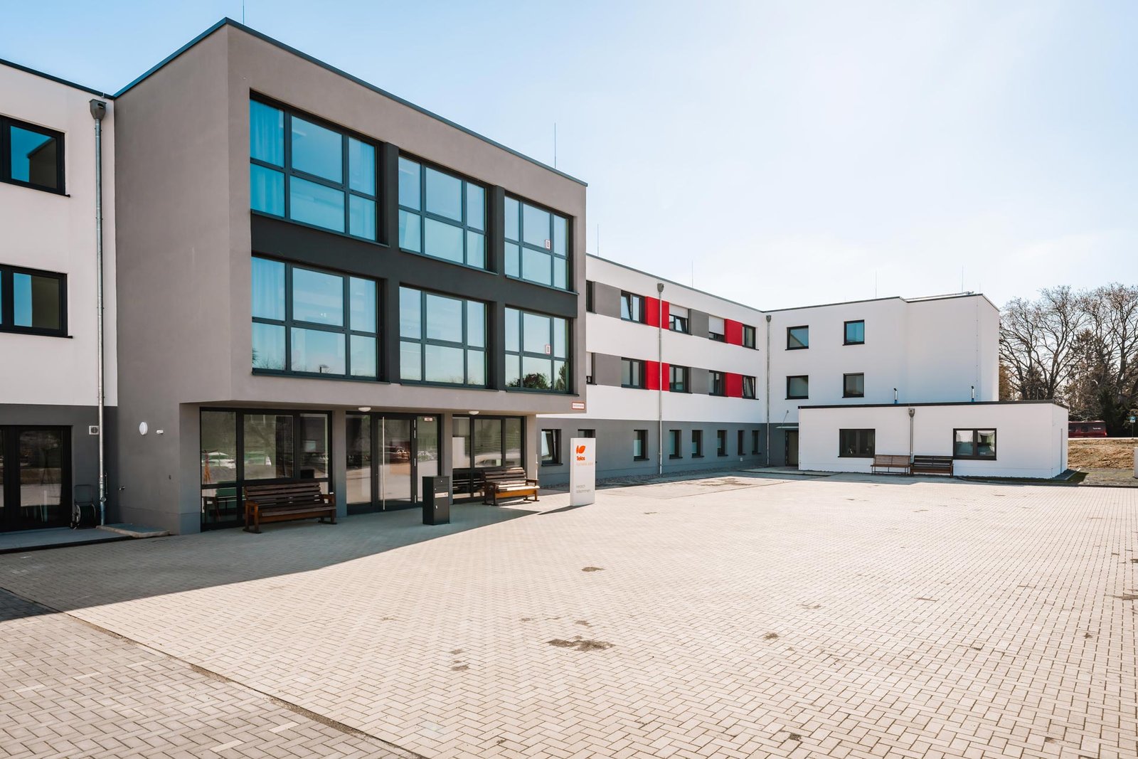 Außenansicht der TELOS Fachklinik Liblar in Erftstadt
