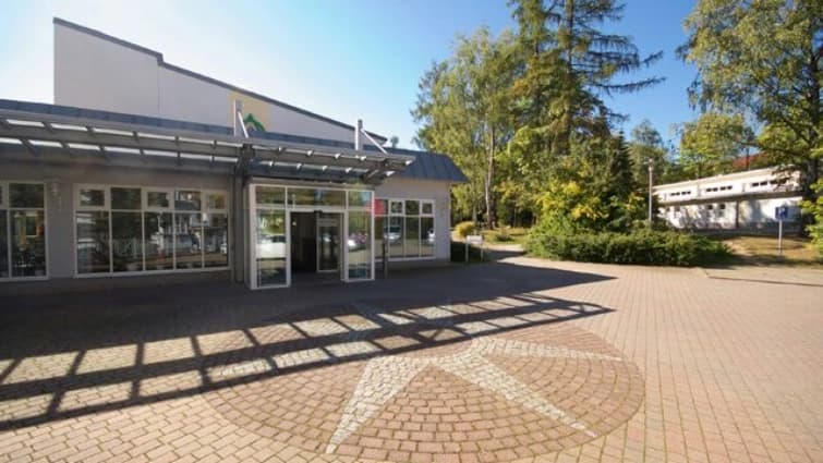 Außenansicht der Asklepios Fachklinikum Wiesen in Wildenfels