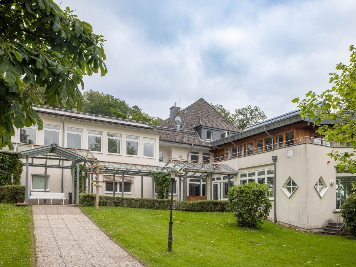 Außenansicht der MEDIAN Klinik Wied – Haus Sonnenhang in Steimel