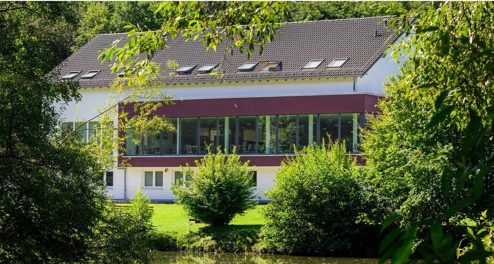 Außenansicht der MEDIAN Klinik Wied in Wied