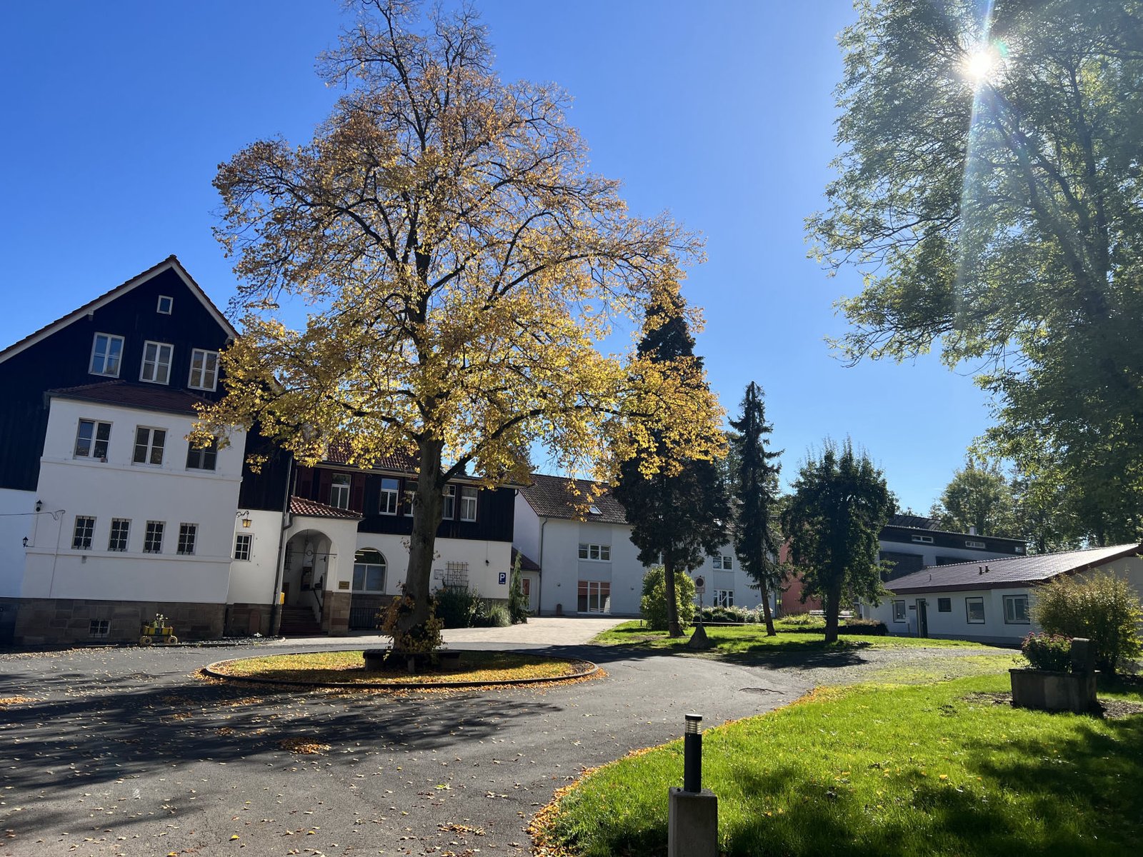 Außenansicht der Fachklinik Neue Rhön in Burghaun