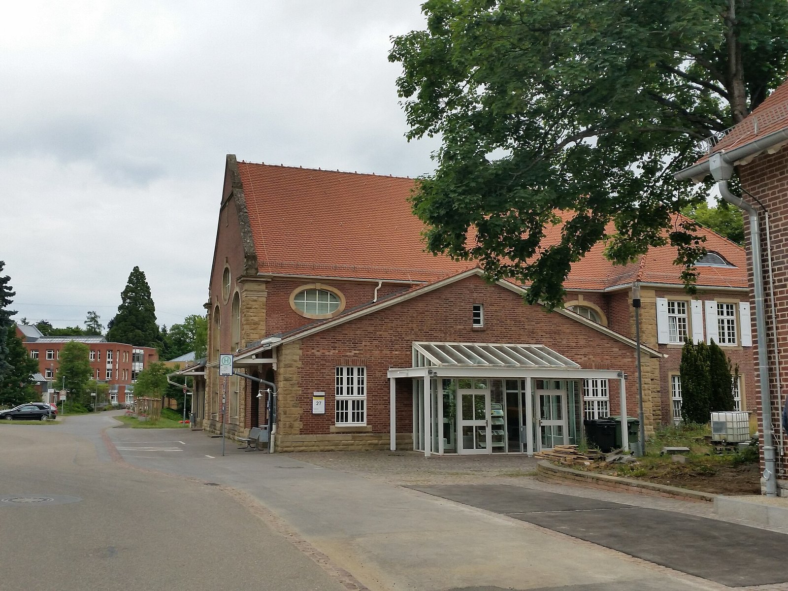Außenansicht der PZN Wiesloch – Landhaus (Station 49) Entwöhnungsbehandlung in Wiesloch