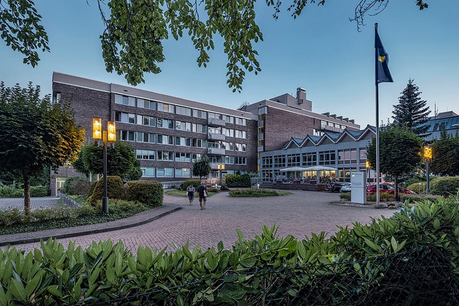 Außenansicht der Klinik Rosenberg in Bad Driburg
