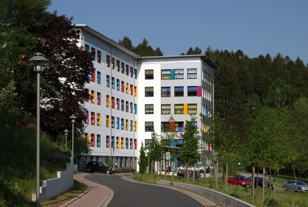 Außenansicht der LWL-Rehabilitationszentrum Südwestfalen – Fachklinik Stillenberg in Warstein