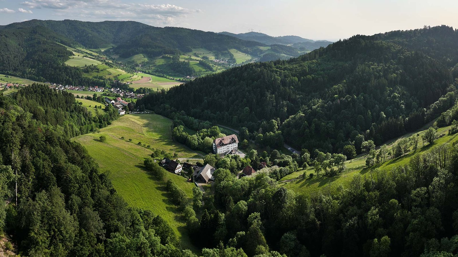 Außenansicht der Thure von Uexküll-Klinik in Glottertal