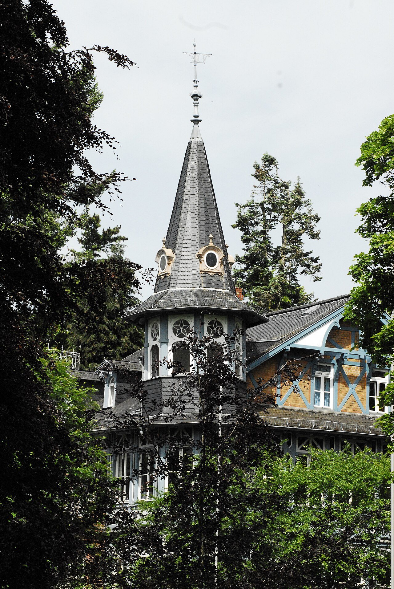 Außenansicht der Therapiedorf Villa Lilly in Bad Schwalbach
