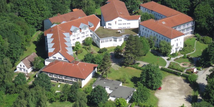 Außenansicht der VITREA Berghofklinik Bad Essen in Bad Essen
